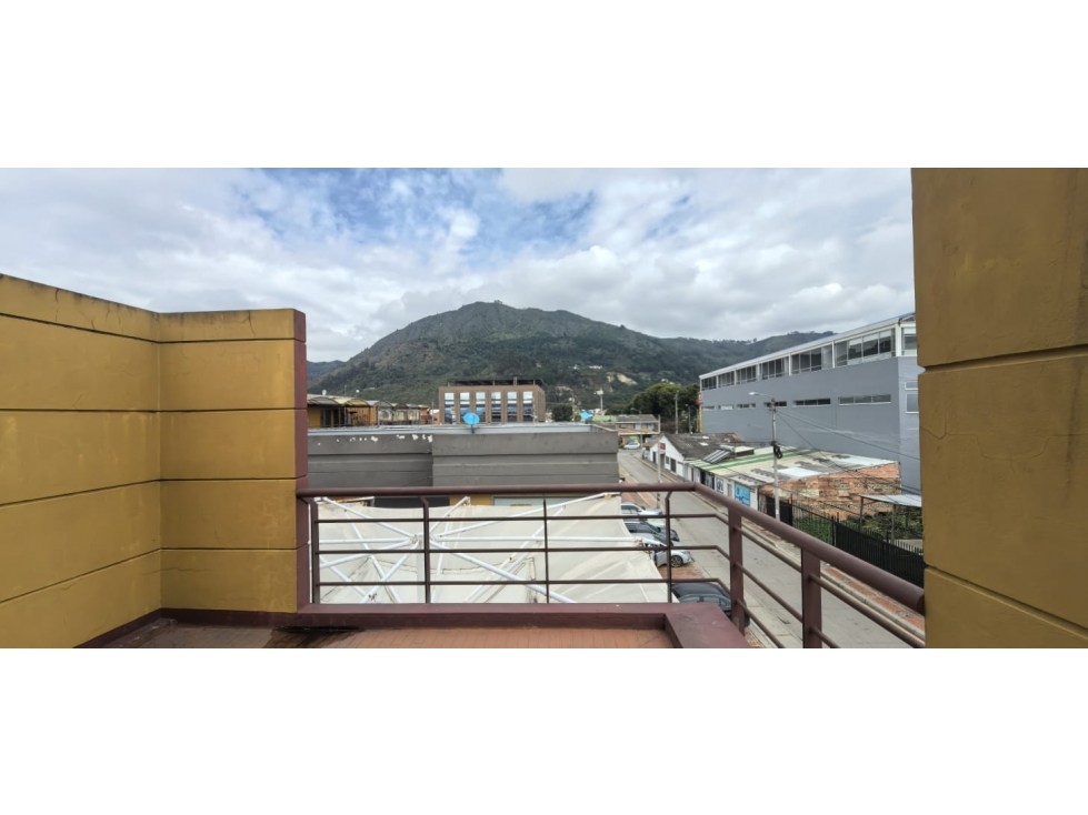 SE ARRIENDA O SE VENDE OFICINA EN CC TERRACOTA - 2