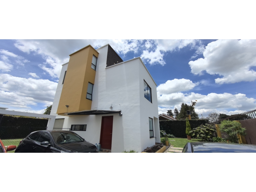 SE VENDE CASA EN PARCELAS COTA - 1