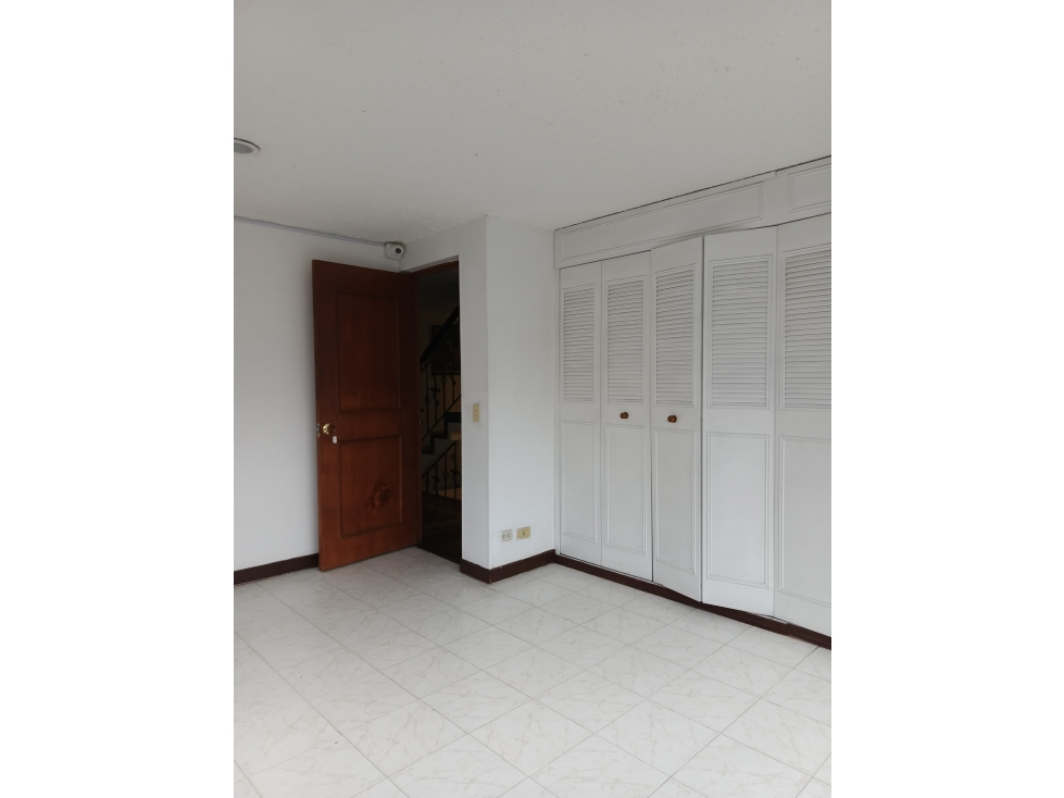SE ARRIENDA CASA EN COTA - 2