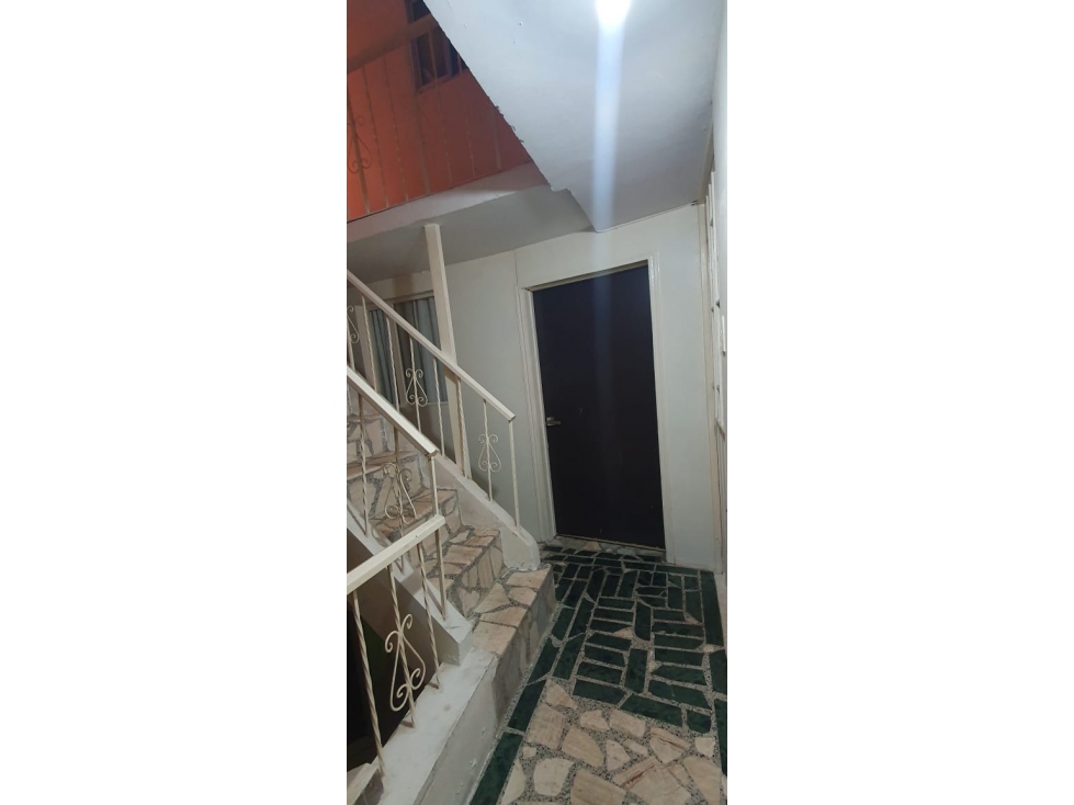 Casa de 4 pisos frente al CAI de La Gaitana — foto 3