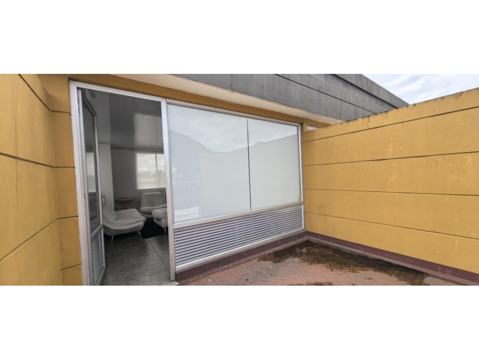 SE ARRIENDA O SE VENDE OFICINA EN CC TERRACOTA - 3