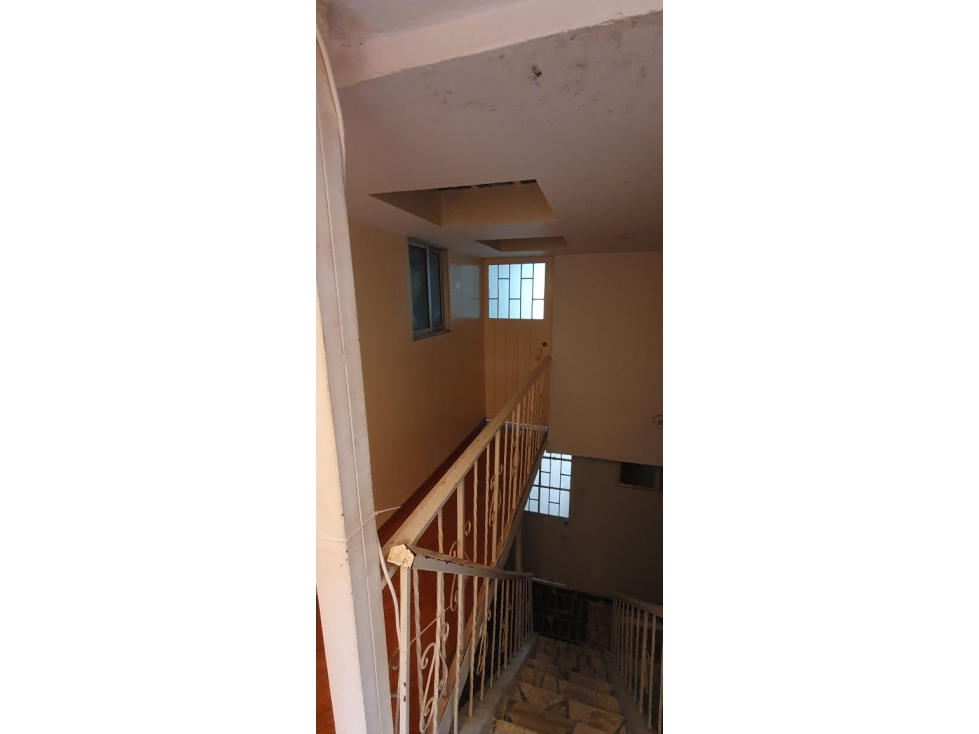 Casa de 4 pisos frente al CAI de La Gaitana — foto 4