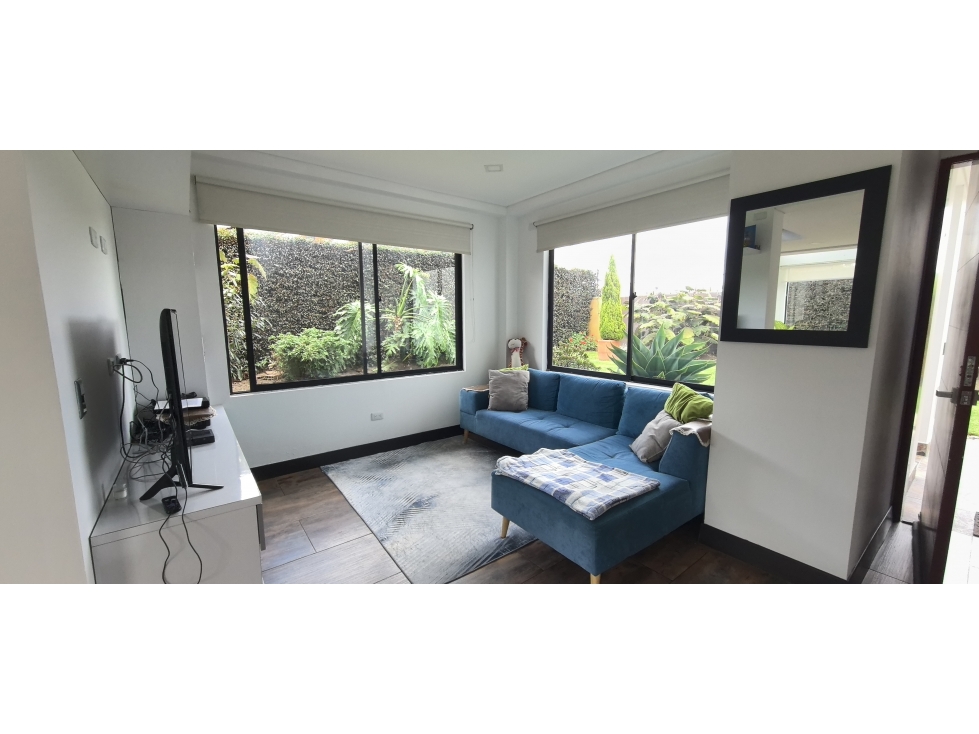 SE VENDE CASA EN PARCELAS COTA - 5