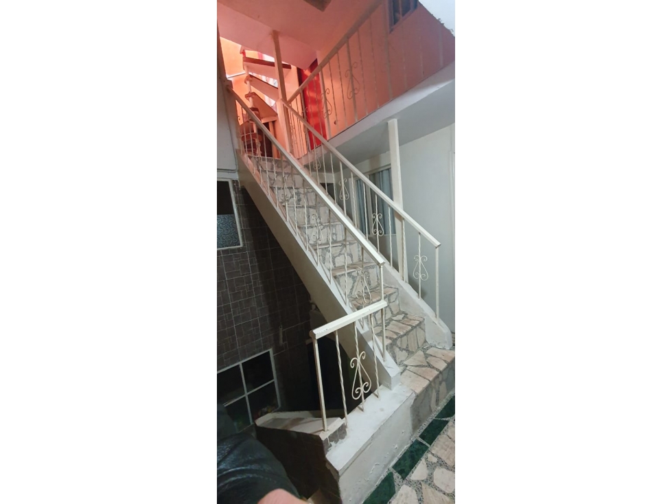 Casa de 4 pisos frente al CAI de La Gaitana — foto 6