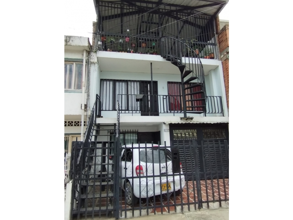 VENDO CASA MULTIFAMILIAR CON APTO Y APTSTUDIOS EN ASTURIA CS10032696