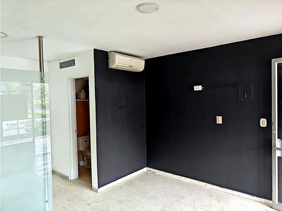 LOCAL COMERCIAL EN LA PASARELA 2° PISO + BAÑO + AIRE - DM 10473756 — foto 4