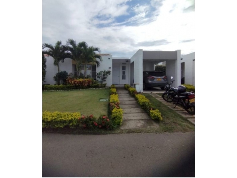 VENDO CASA EN AZUCENAS DEL CASTILLO, JAMUNDI C-S