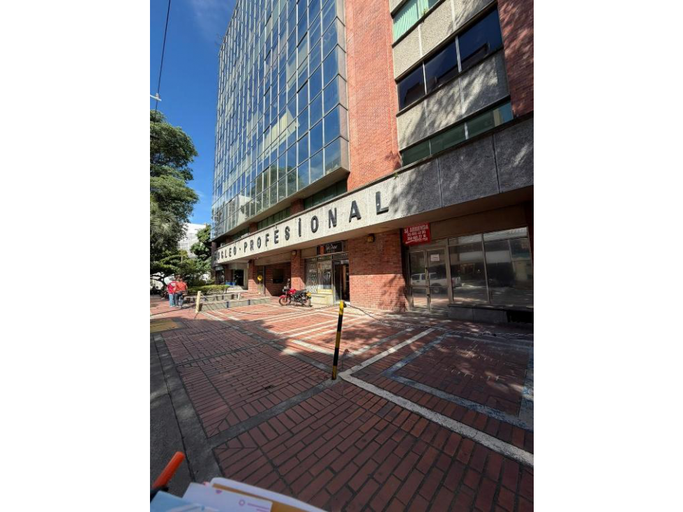 Oficina en venta de 136 m² Núcleo Profesional CALI DM10192504