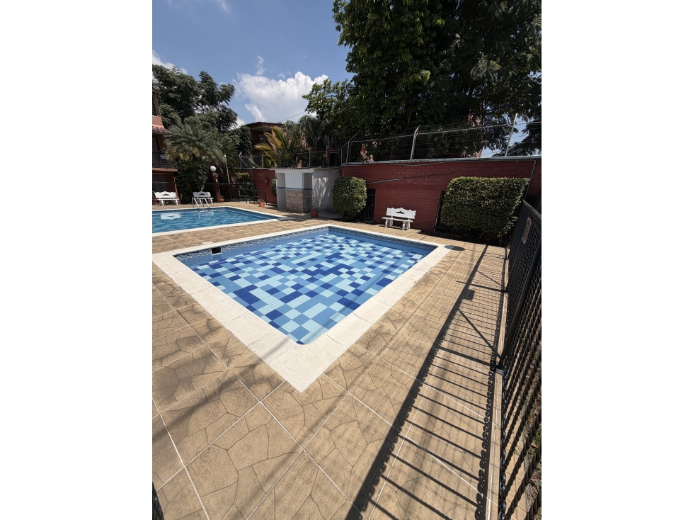 VENTA DE CASA DE TRES PISOS EN UNIDAD RESIDENCIAL SUR DE CALI -YY — foto 2
