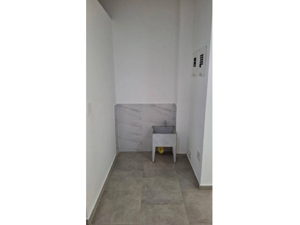 ALQUILER DE LOCAL COMERCIAL BARRIO CAPRI, NUEVO-YY-9989496 — foto 2