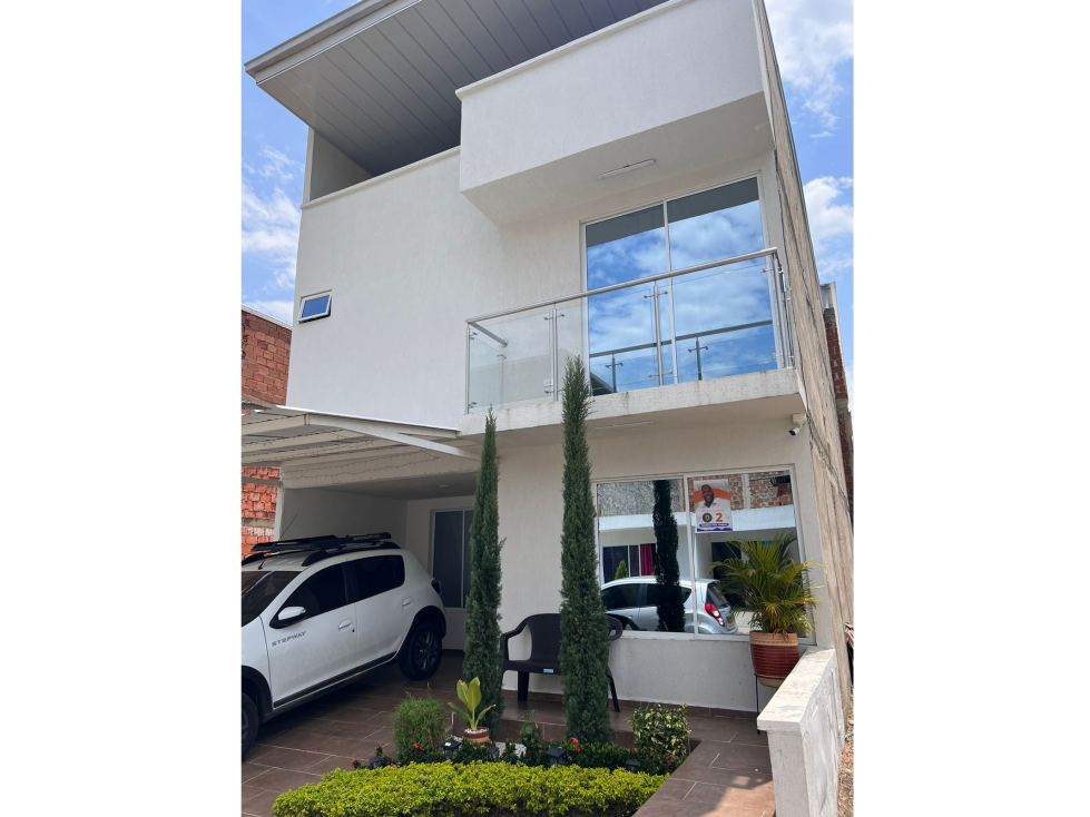 VENTA DE CASA DETRES PISOS EN CONDOMINIO JAMUNDI-YY-9717623.
