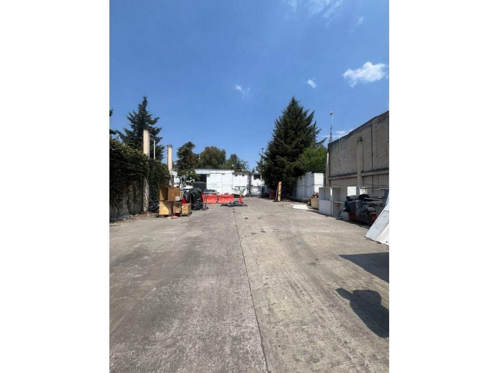 Terreno con Oficinas y Bodega en Renta en Atizapán - 2