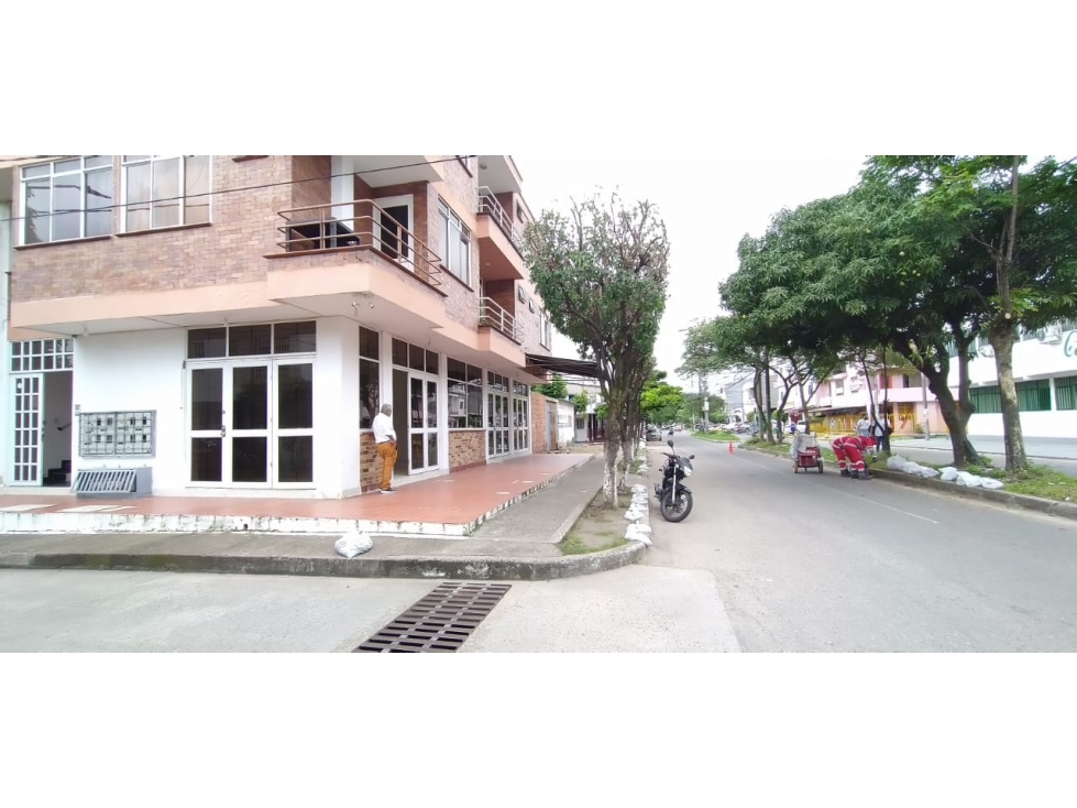 SE ARRIENDA LOCAL COMERCIAL SOBRE LA CALLE 30 - 1
