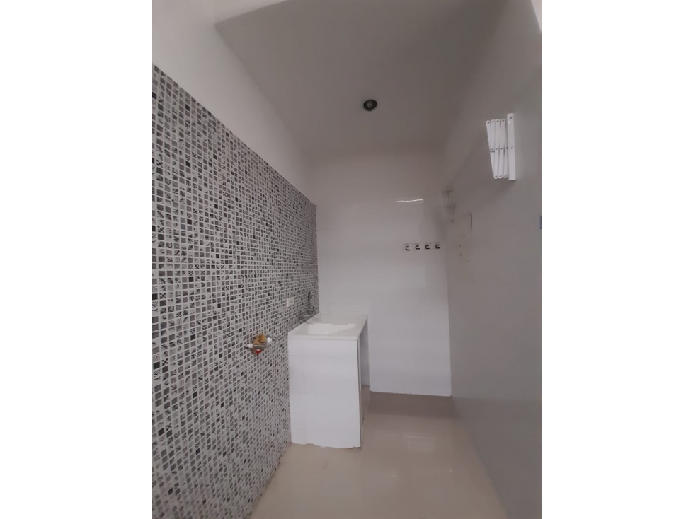 SE ARRIENDA APARTAMENTO EN CUARTO PISO EDIFICIO SAN SEBASTIAN - 3