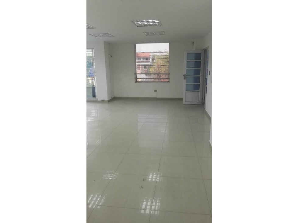 SE ARRIENDA OFICINA DIAGONAL A C.C EL HOBBO - 1