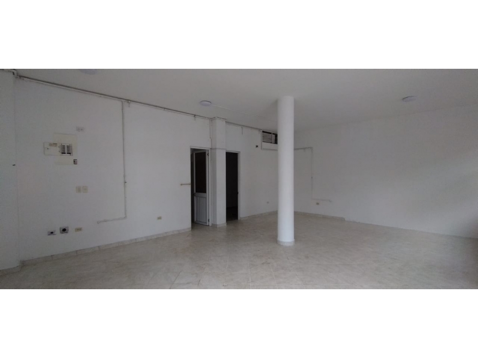 SE ARRIENDA LOCAL COMERCIAL SOBRE LA CALLE 30 - 4