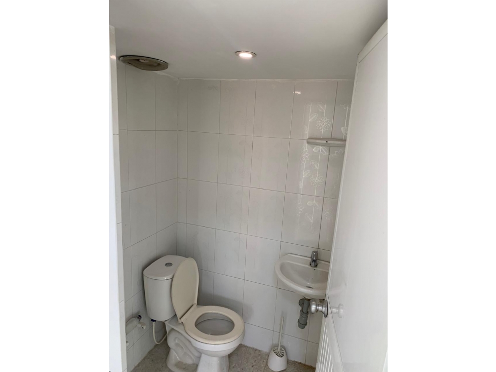 SE ARRIENDA LOCAL COMERCIAL BARRIO NOGAL - 5