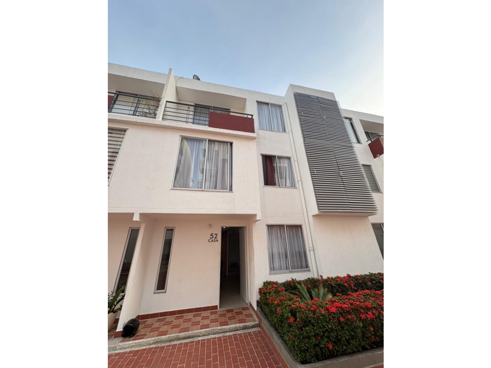 SE VENDE HERMOSA CASA EN CLUB RESIDENCIAL HACIENDA CASA BLANCA
