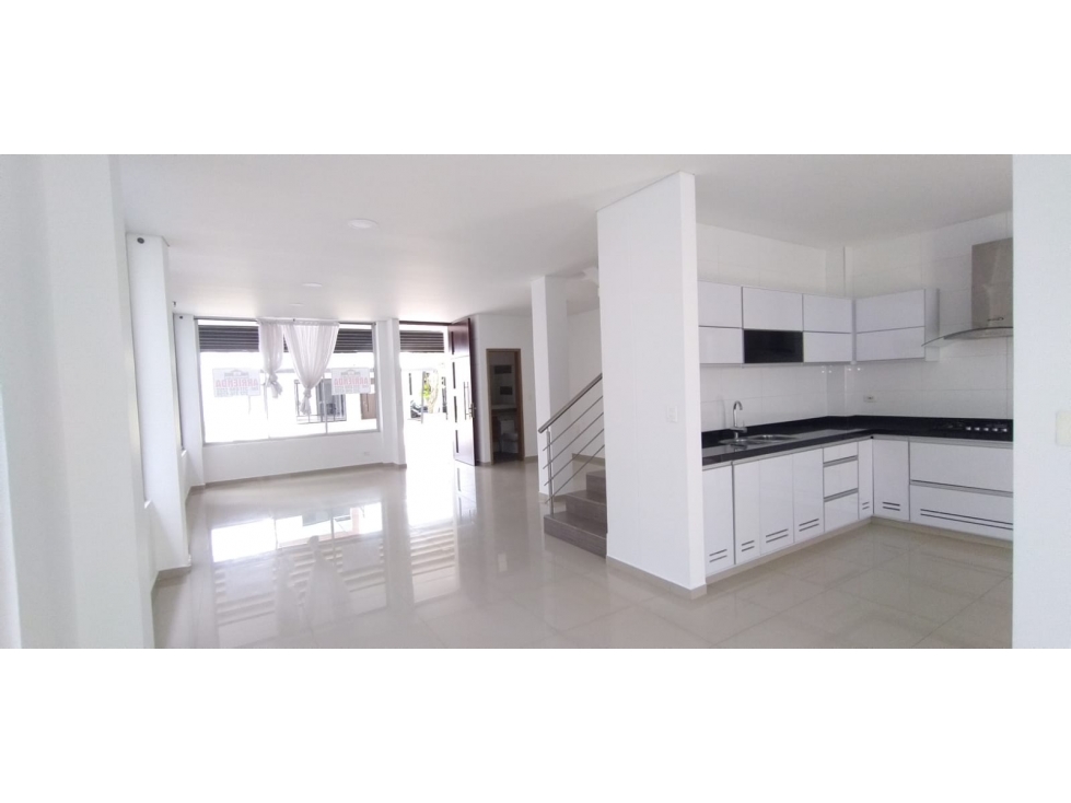 SE ARRIENDA ESPECTACULAR CASA UBICADA EN VALLE DE LOS GUARATAROS — foto 4