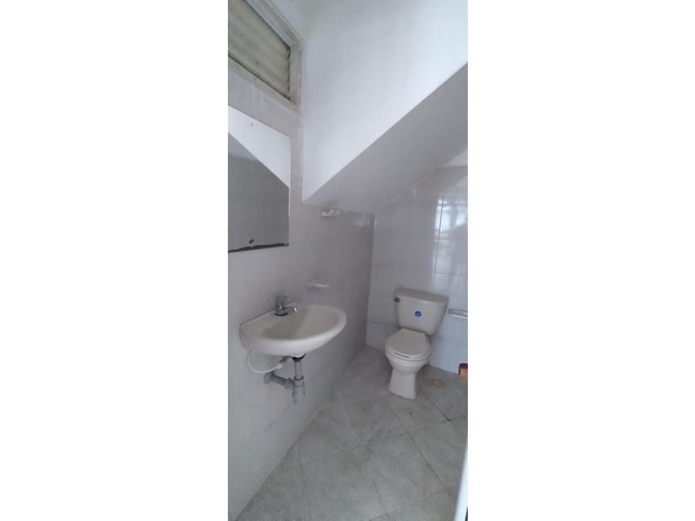 SE ARRIENDA LOCAL COMERCIAL SOBRE LA CALLE 30 - 6