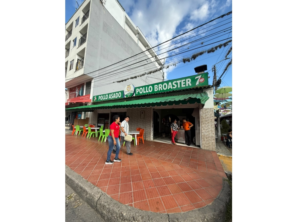 Exclusiva casa lote comercial, esquinero, frente al parque la Estancia