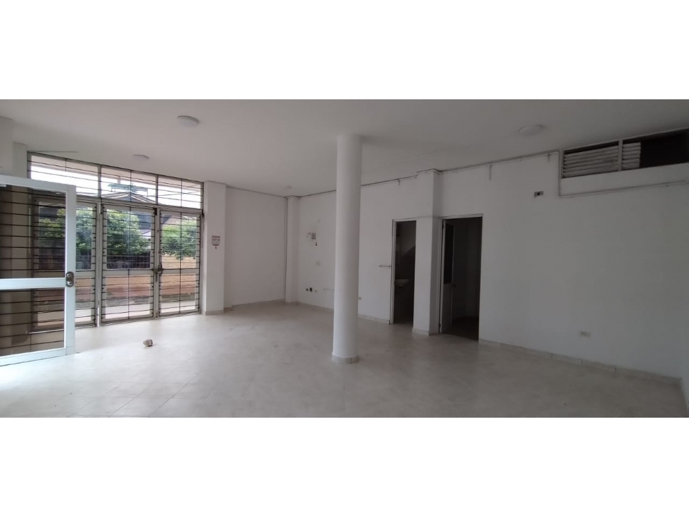 SE ARRIENDA LOCAL COMERCIAL SOBRE LA CALLE 30 - 5