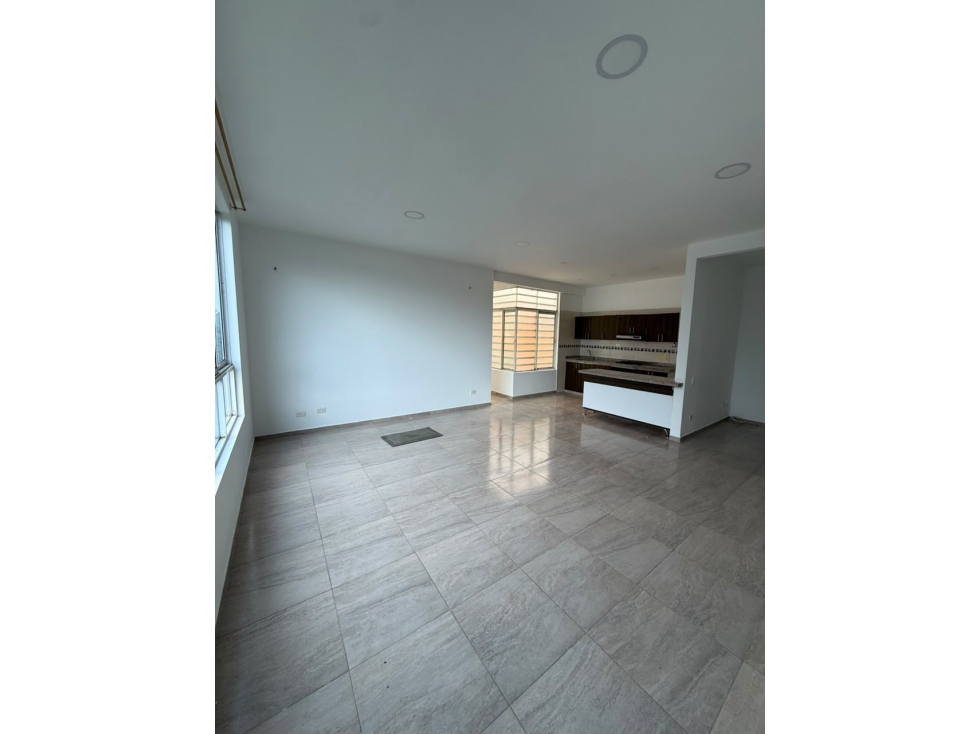 SE AARIENDA APARTAMENTO AMPLIO VILLAS DE SAN JUAN