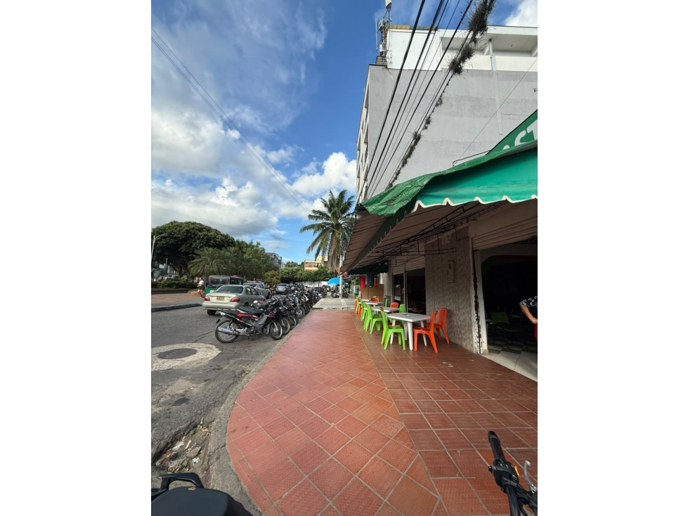 Exclusiva casa lote comercial, esquinero, frente al parque la Estancia — foto 2