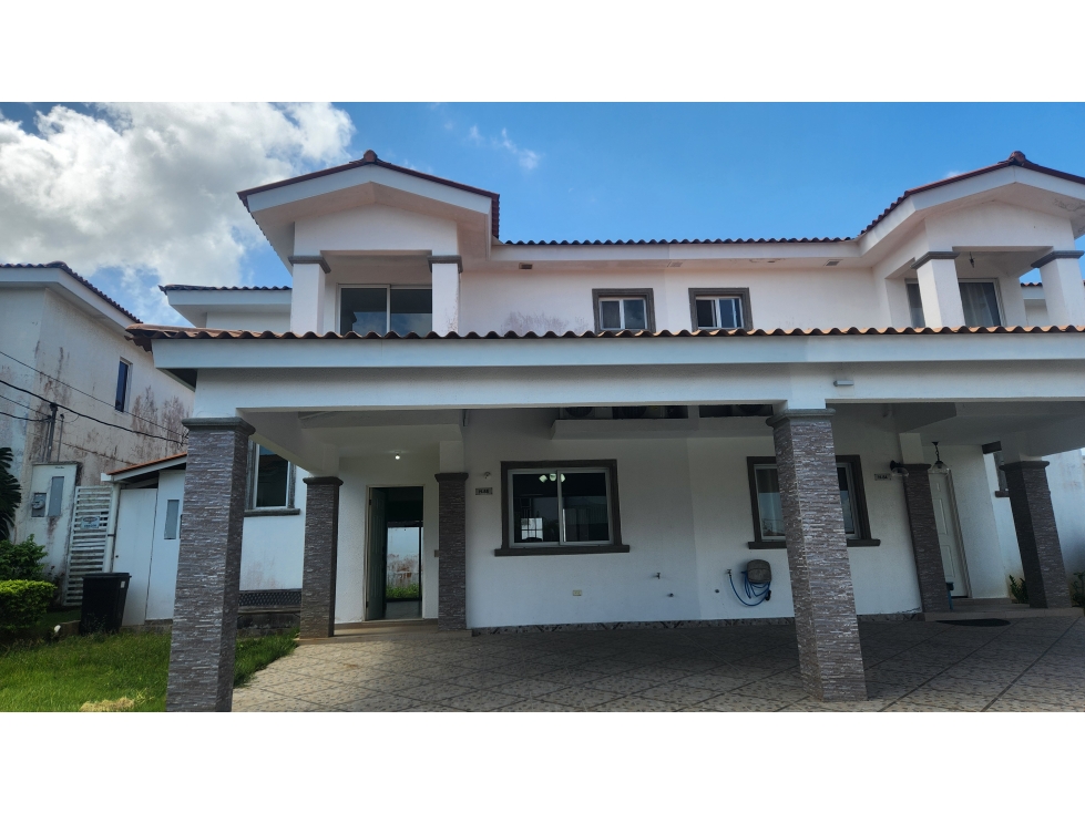 VENTA DE CASA PH VERSALLES OESTE LA CHORRERA