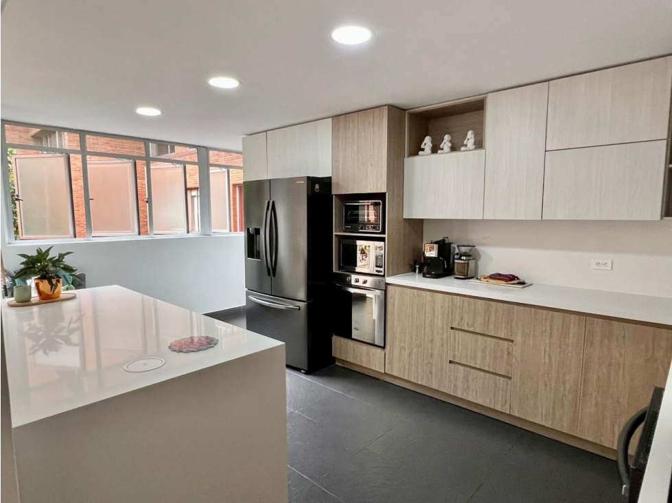 Excelente apartamento en Milla de Oro
