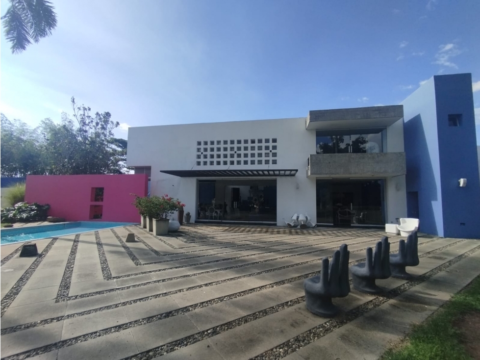 HERMOSA CASA EN VENTA MALABAR