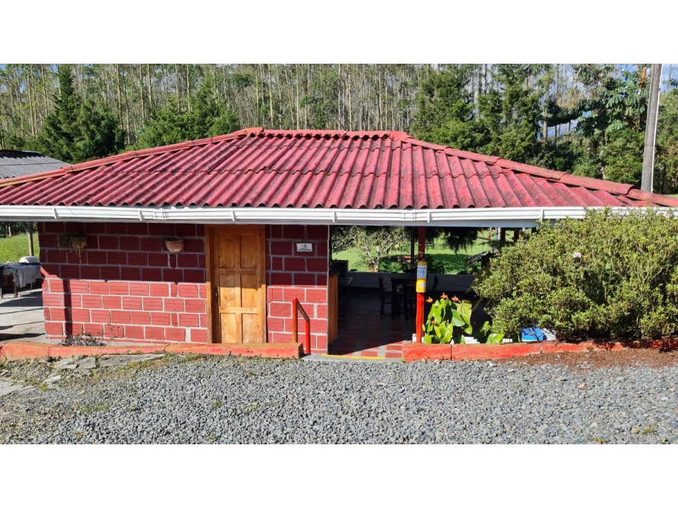 VENDO ESPECTACULAR FINCA HOTEL EN UN HERMOSO SITIO CERCA A PEREIRA
