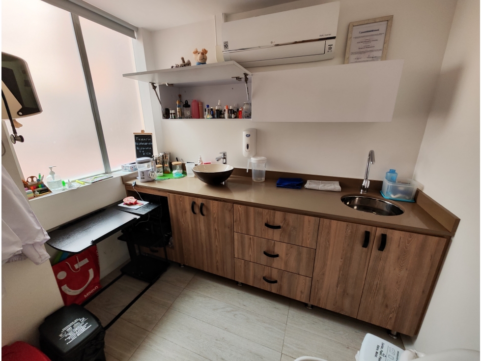 Se vende consultorio en Laureles — foto 4