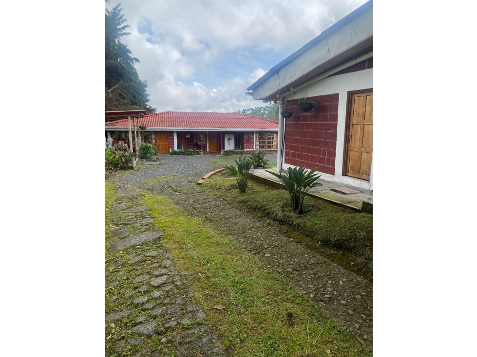 VENDO ESPECTACULAR FINCA HOTEL EN UN HERMOSO SITIO CERCA A PEREIRA — foto 2
