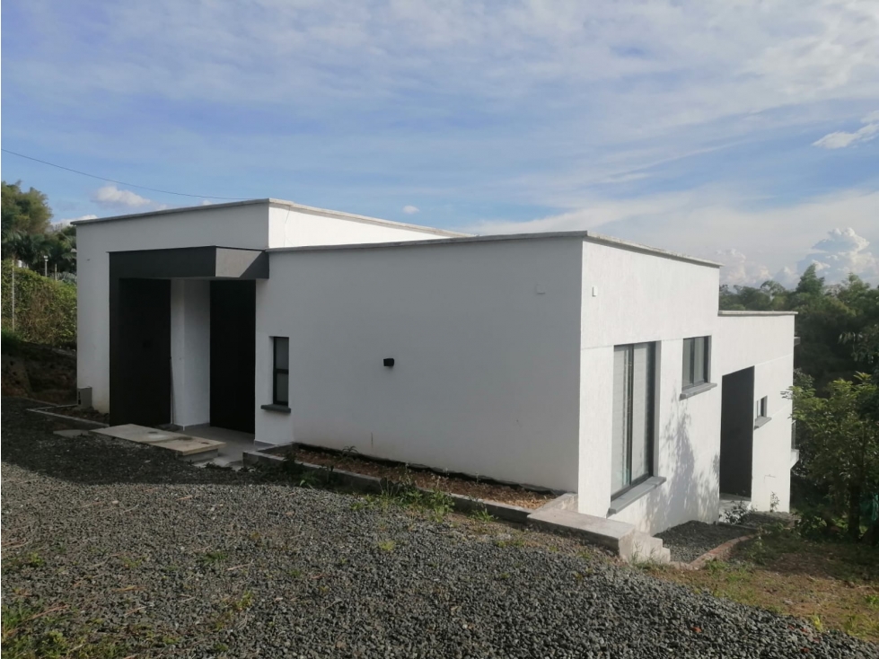 HERMOSA CASA CAMPESTRE VIA ARMENIA PARA ESTRENAR
