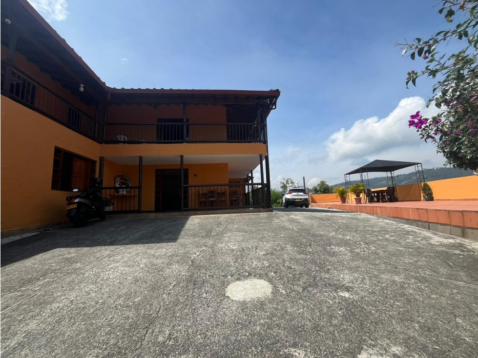 VENDO CASA TIPO CAMPESTRE EN CALDAS CERCA A LA VARIANTE - 1