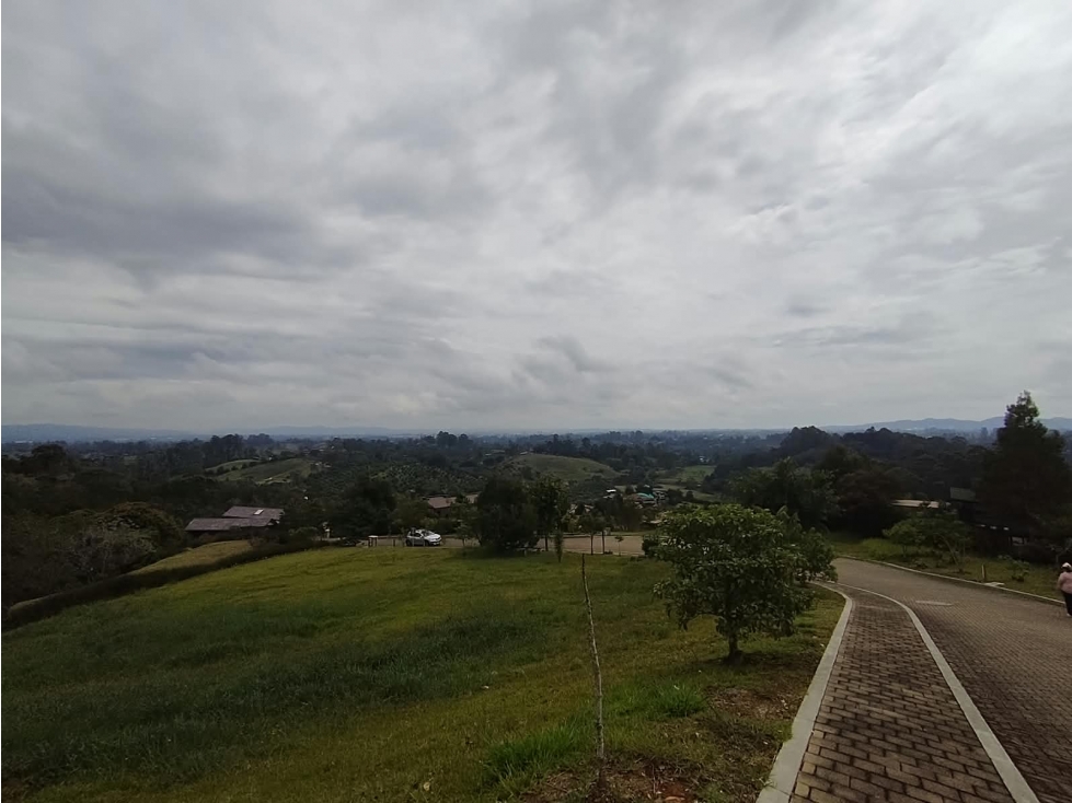 Lote esquinero en Llanogrande ocn espectacular vista — foto 2