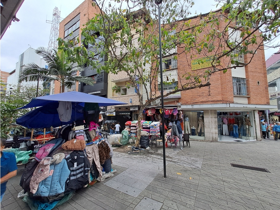 Edificio en venta en el centro de Medellin con dos rentas! — foto 2