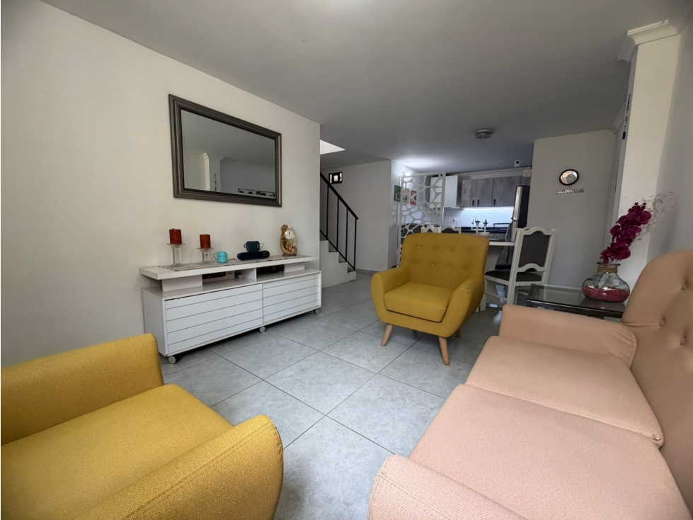 VENDO CASA EN UNIDAD EN CERRADA - SABANETA