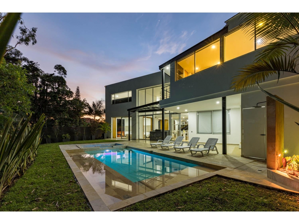 Venta de casa en Poblado, sector Loma Cola del Zorro