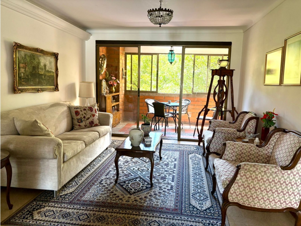 Apartamento en venta en Laureles, Sector Santa Teresita