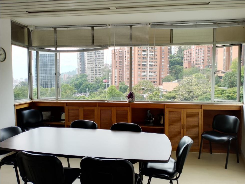 Oficina en venta en el sector de Manila con parqueadero y cuarto útil. - 5