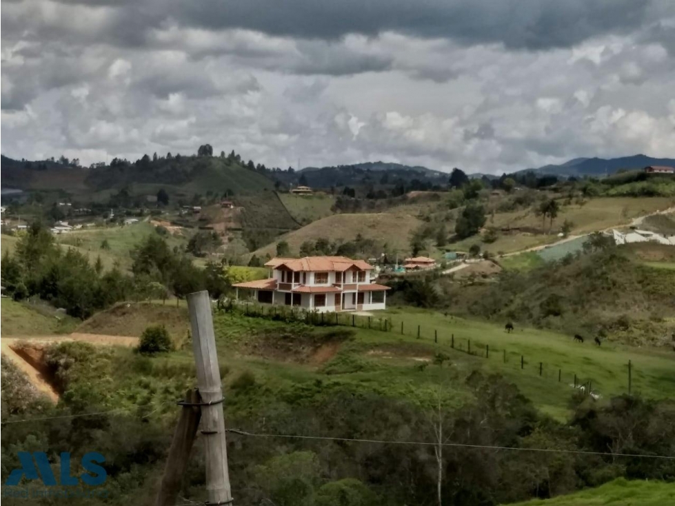 SAN VICENTE FINCA CON GRAN EXTENSION