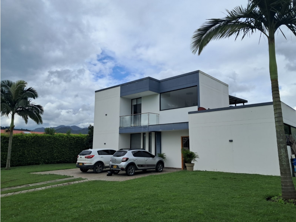 CASA CAMPESTRE EN VENTA COMBIA