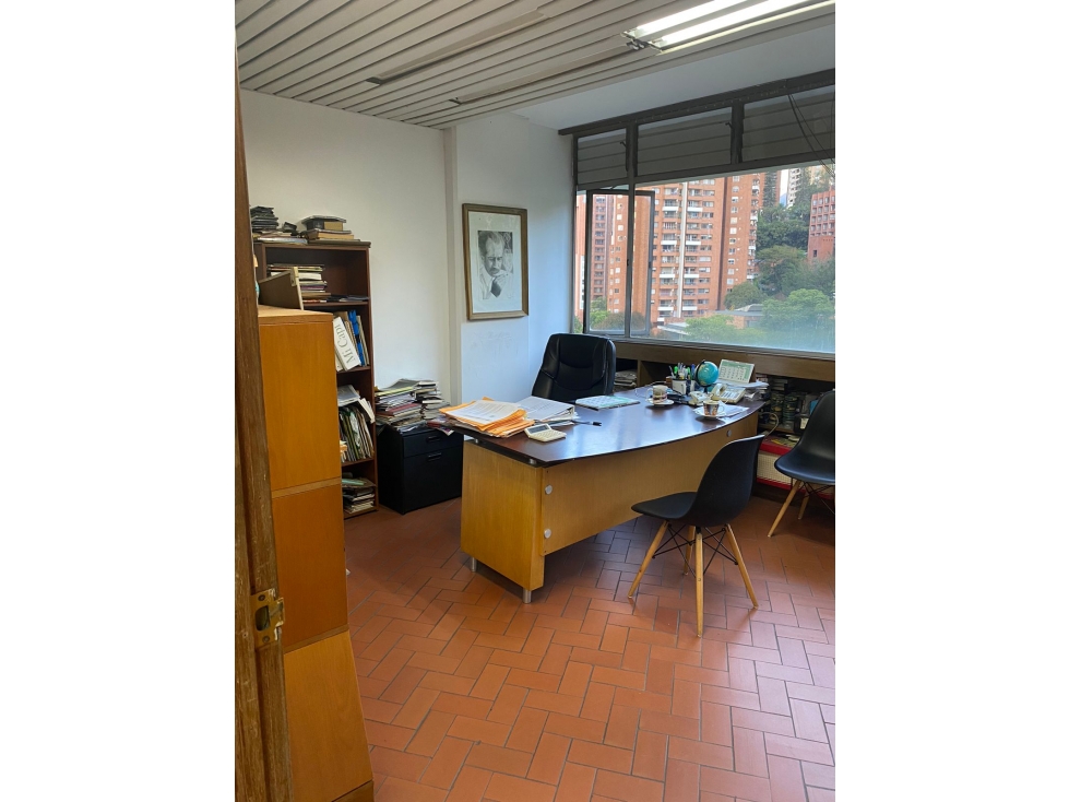 Venta de oficina funcional en el Poblado