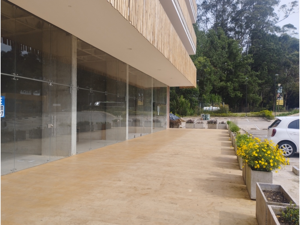 Venta de local comercial en El Retiro (obra gris)