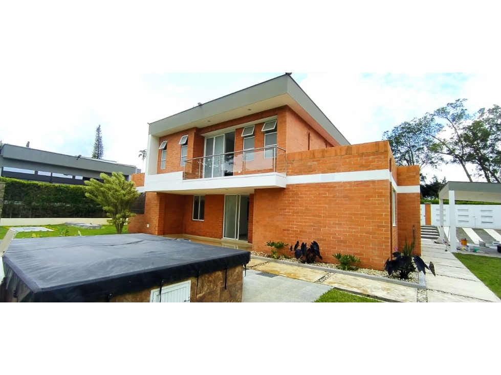 CASA CAMPESTRE EN VENTA VIA CERRITOS - LA VIRGINIA
