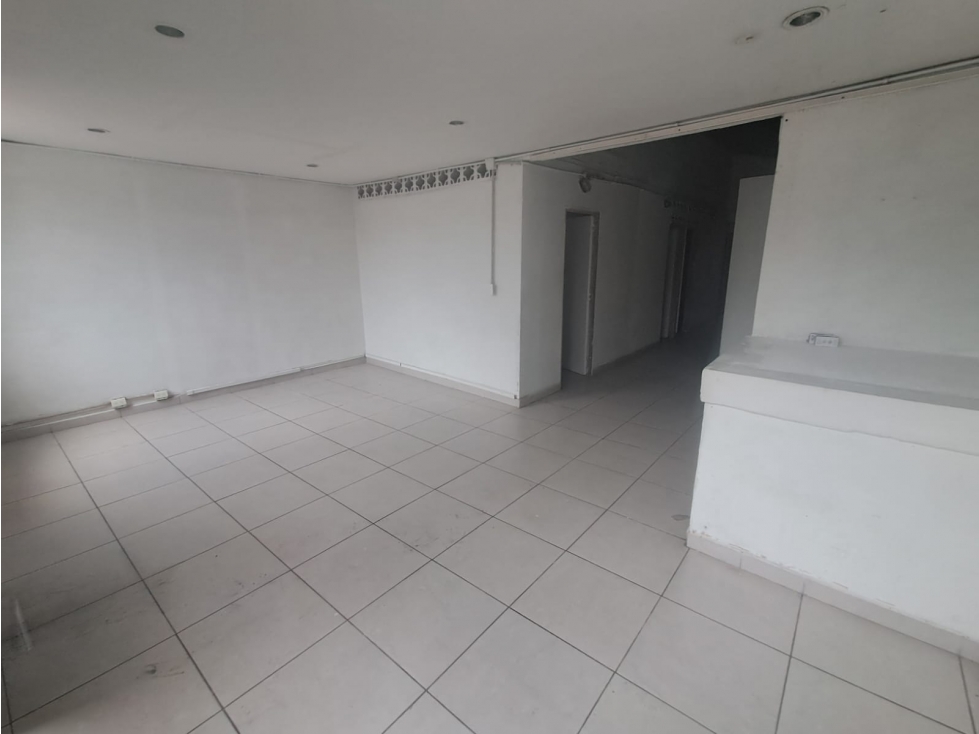 Se vende local en el Centro, sector Prado
