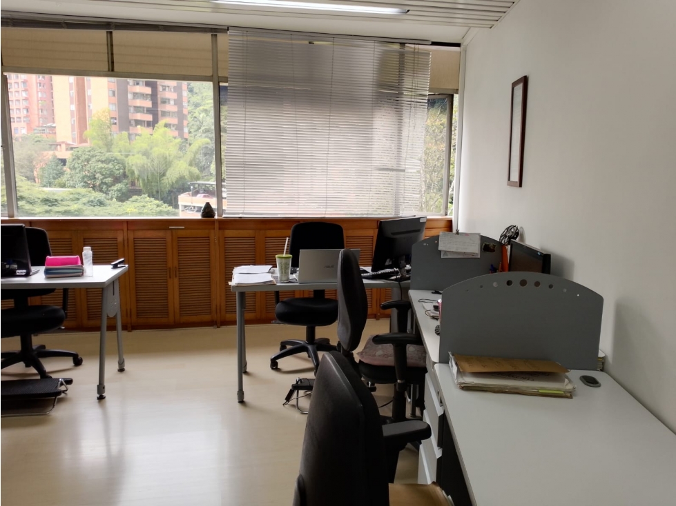 Oficina en venta en el sector de Manila con parqueadero y cuarto útil. - 6