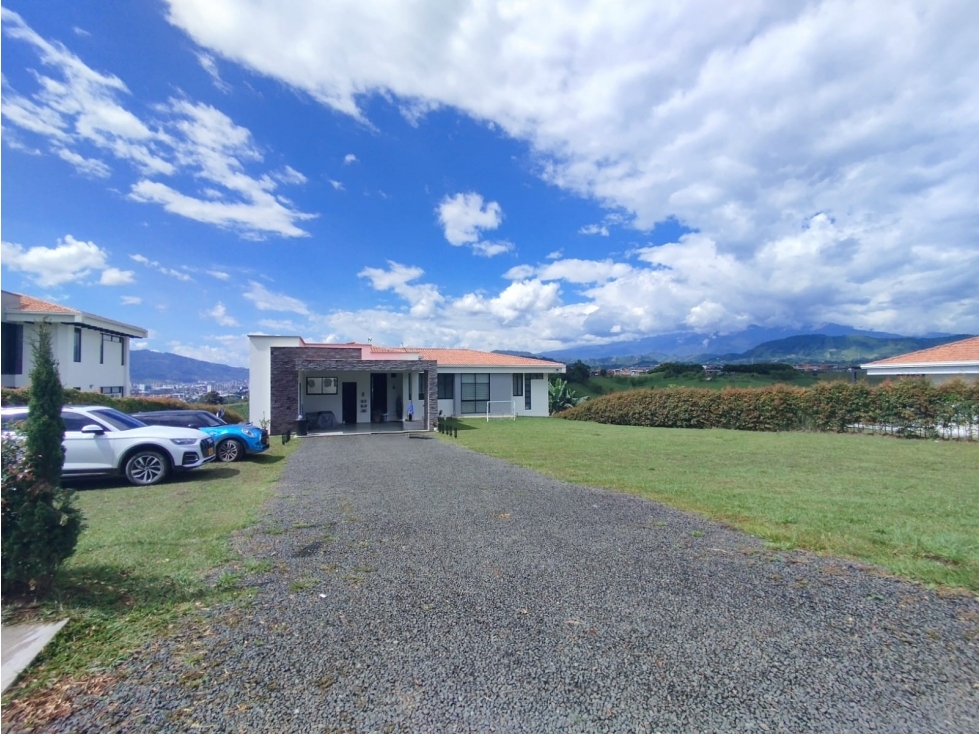 CASA CAMPESTRE EN VENTA VIA ARMENIA